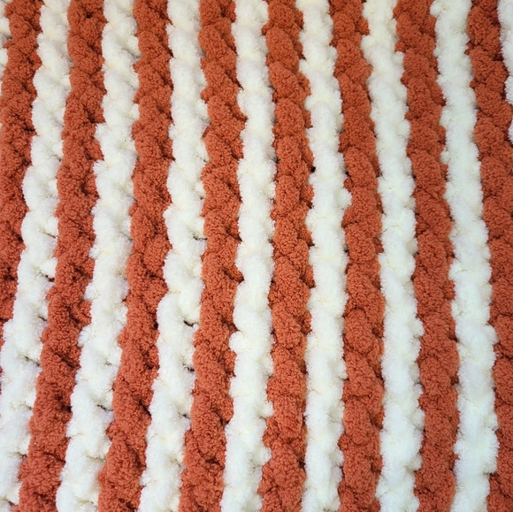 Hand-knit pet pad, size large approx. 29"×34" - Picture 3 of 4